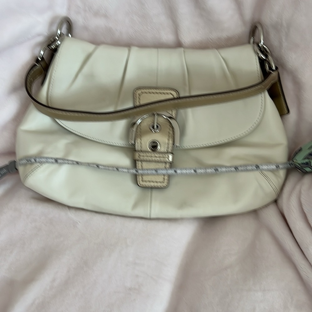 Coach bag cream and gold lavender inside - Picture 13 of 16